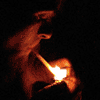 Мужик прикуривает, курение из жанра фэнтези становится; аватарка 100×100px