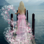 Девушка в розовом на мостках водоема, аватарка анимированная 150×150px