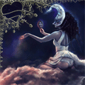 Черноволосая девушка Луна смотрит в зеркало; аватарка 120×120px