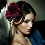 Красивая девушка брюнетка с бордовой розой в прическе; анимированная аватарка 150×150px