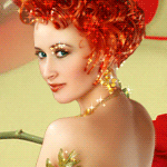 Рыжая улыбчивая красотка с зелеными глазами; анимированная аватарка 150×150px