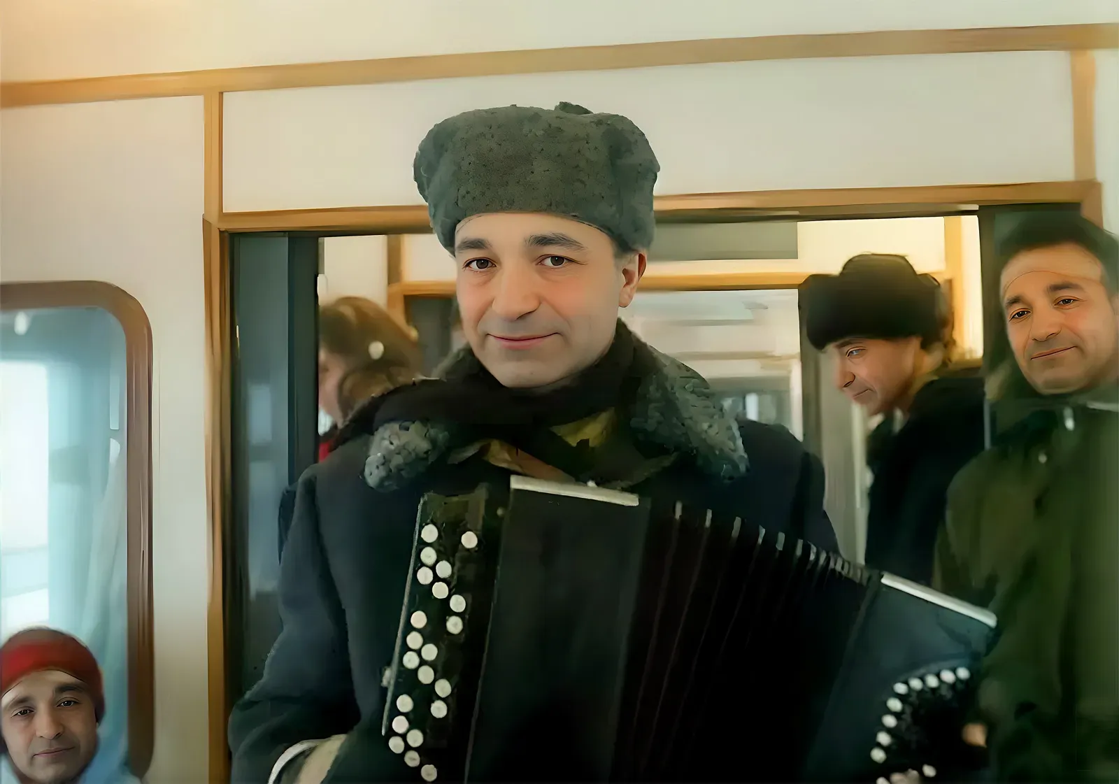 Поддержите медью трудовой